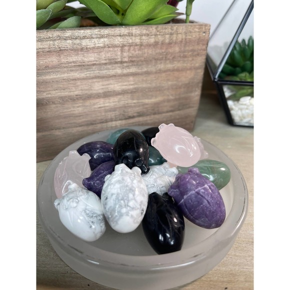 Chubby anatomical crystal heart polished stone - Picture 1 of 8